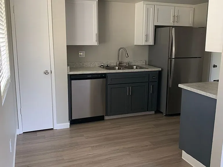 Dry Creek Apartments — Photo 24