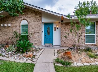713 Woodcastle Dr, Garland, TX 75040