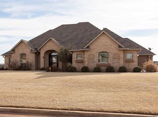 834 Hummingbird Dr, Cache, OK 73527
