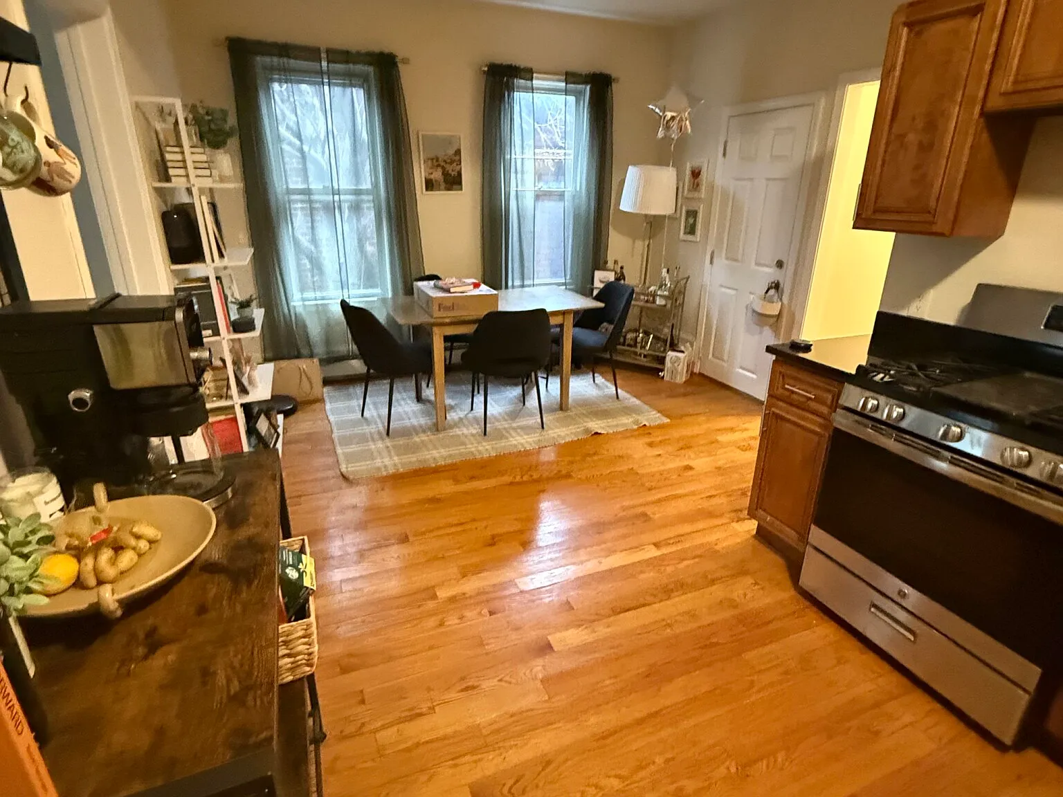 3 bed, 925 sqft, $3,195 — Photo 4