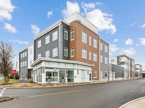 60 Cross St E, Somerville, MA 02145