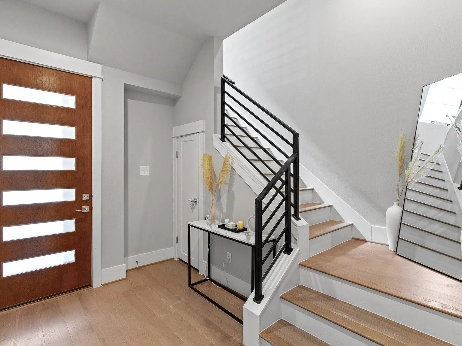 3 bed, 3.5 bath, 2274 sqft, $3,200 — Photo 3