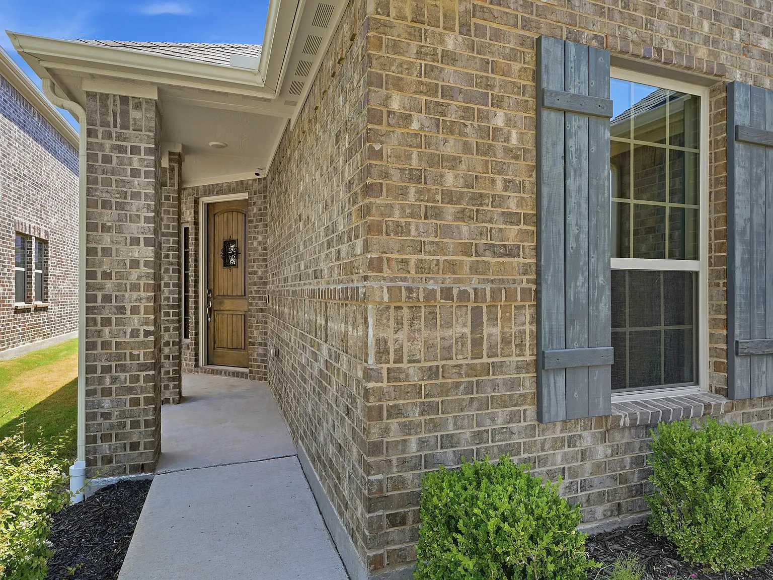 2 bed, 1677 sqft, $2,700 — Photo 2