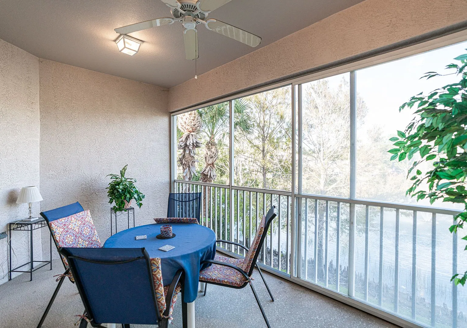 Townhouse available for rent. 3Bed/2bath. Special Offer! Qualify for a deposit-free option and sa... — Photo 4