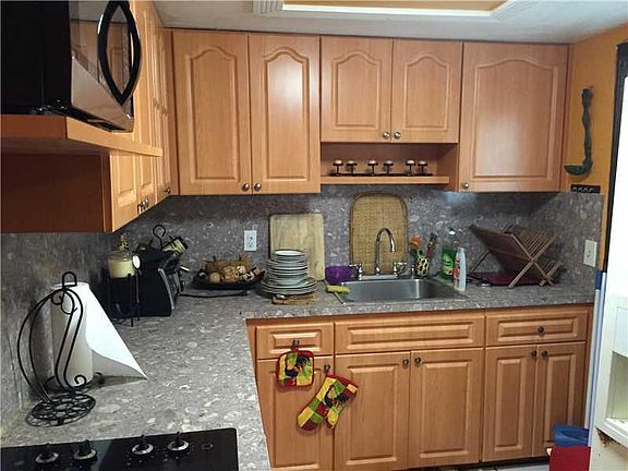 3rd image of 1140 NW 71st Terrace