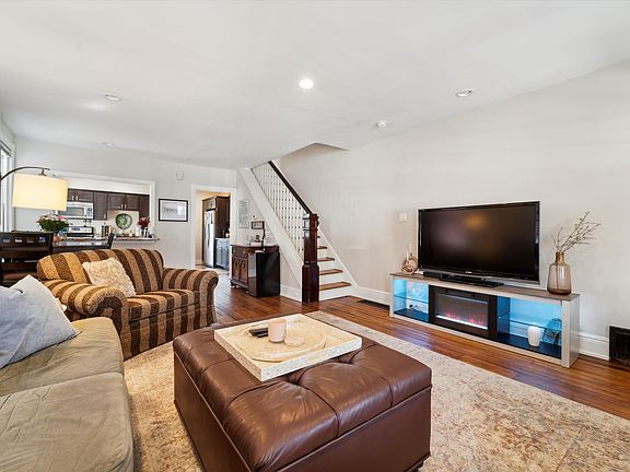 5th image of 222 N New St