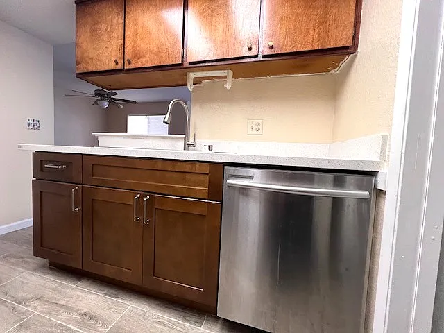 2 bed, 1.5 bath, 1051 sqft, $1,695 — Photo 4