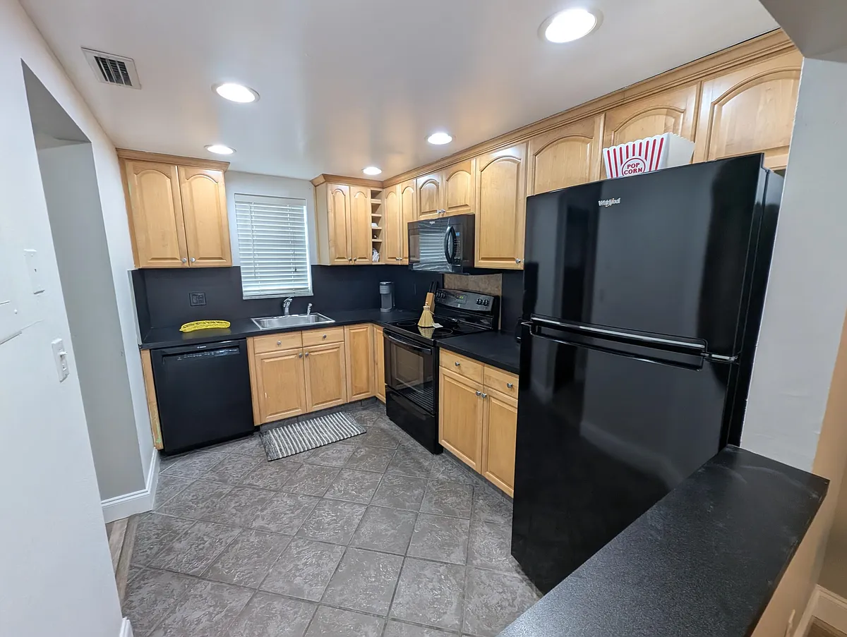 Building Photo - 740 E Ocean Ave #205