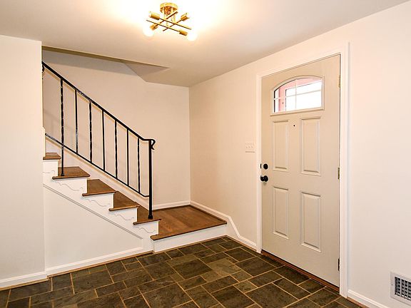 2nd image of 4 Trail House Ct