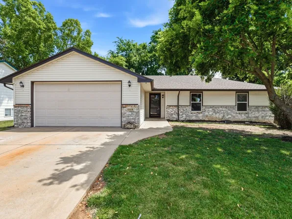 1525 E McClelland Dr, Derby, KS 67037