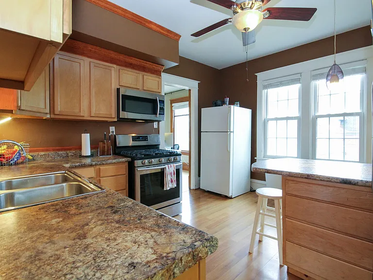1602 Madison St NE — Photo 9