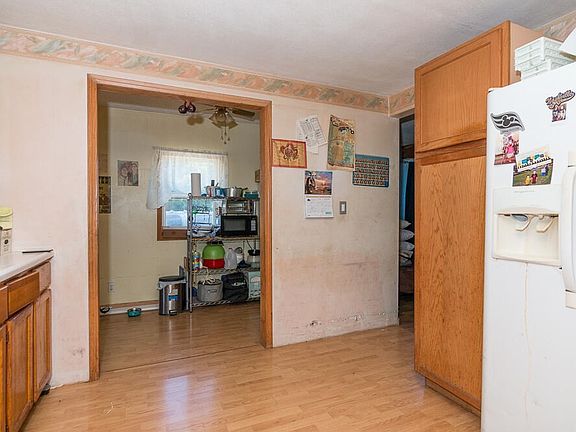 4th image of 2852 Yore Ave