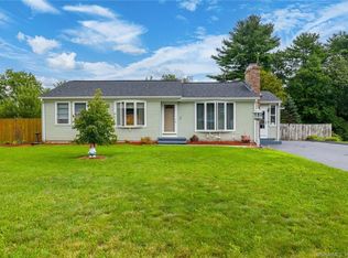 11 Oakwood Dr, Thompson, CT 06277