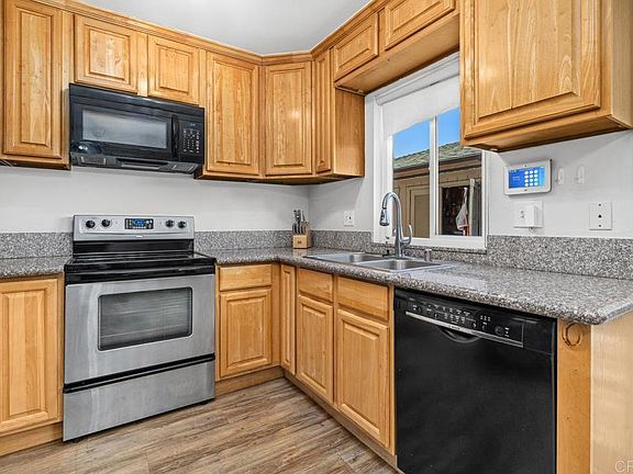 4th image of 10627 Aristocrat Ct