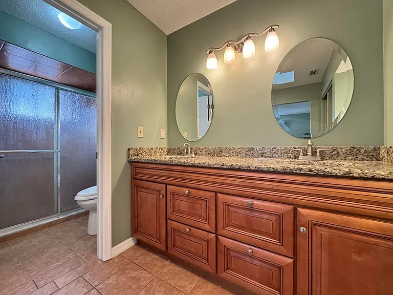 653 Pelican Bay Dr — Photo 15