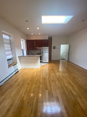 Rented by Bouklis Group | media 8