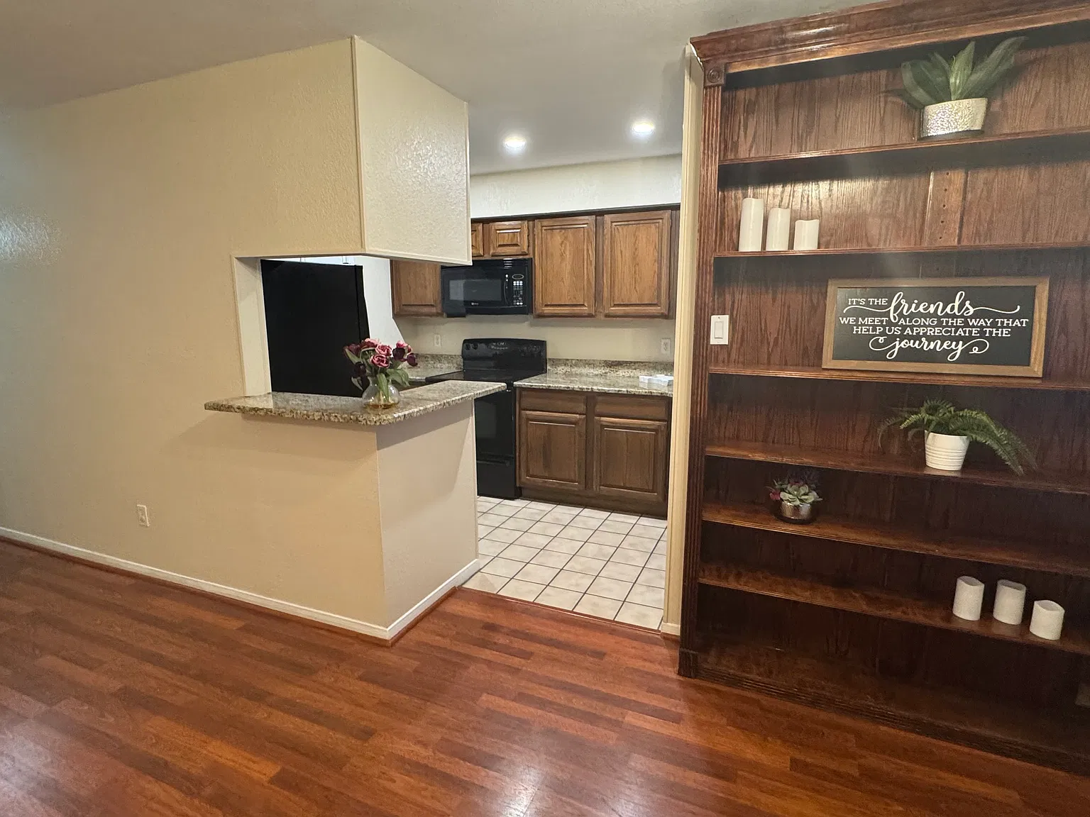 2 bed, 963 sqft, $1,570 — Photo 3