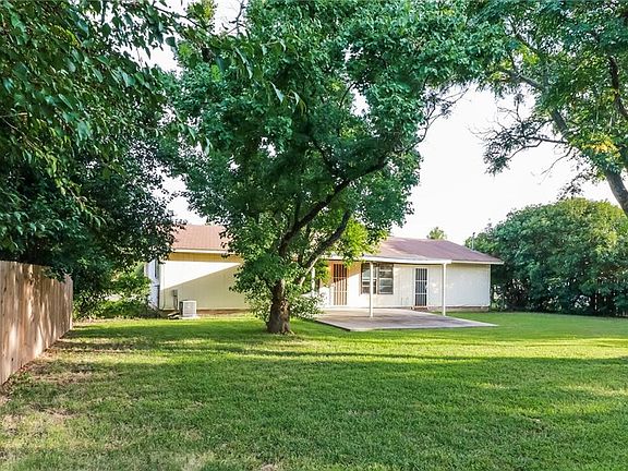 5th image of 1502 Meadows Dr