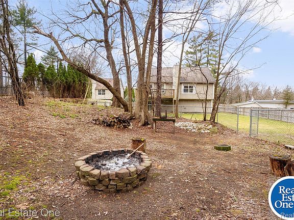 4th image of 1345 S Milford Rd