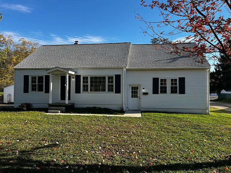 139 Edwards Rd — Photo 1
