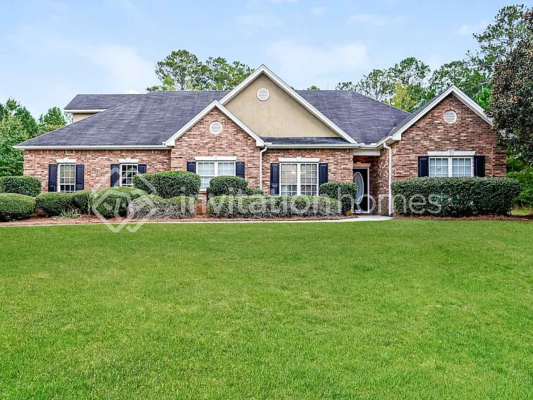 220 Hedgewood Dr — Photo 1