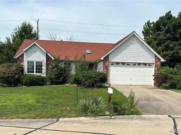 2211 Alexandria Ct, O'Fallon, MO 63368