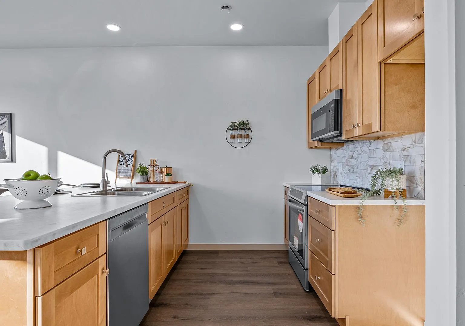 3 bed, 2.5 bath, 1512 sqft, $2,300 — Photo 3