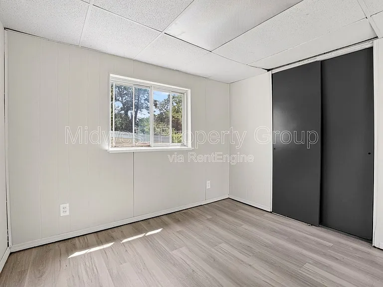 10027 Lilac Ave — Photo 13