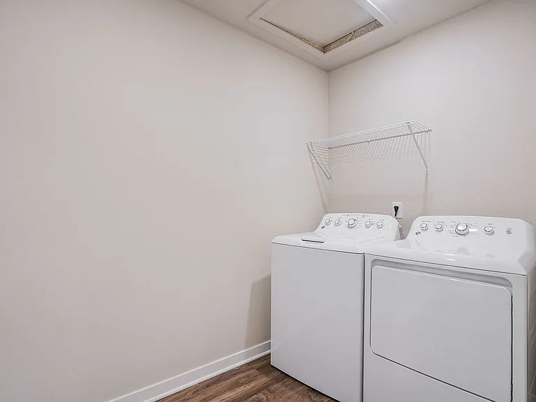 834 Winchester St — Photo 23
