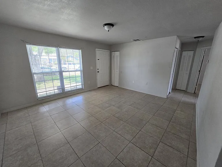 3406 Murrow St — Photo 5