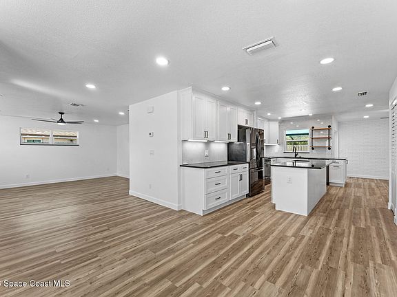 5th image of 3820 Spring Creek Ln