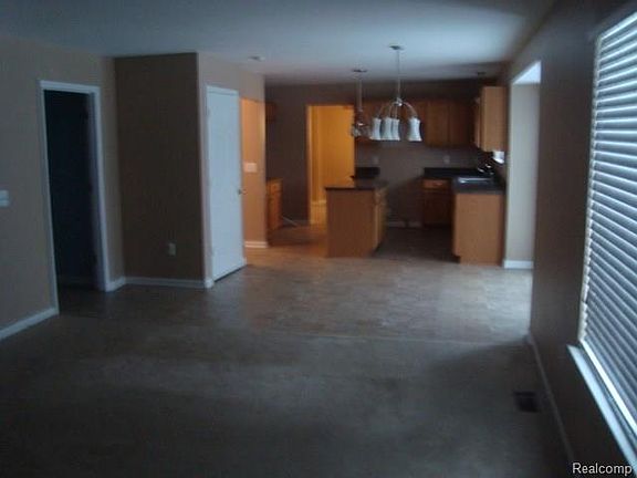 4th image of 19548 Uroda St #161