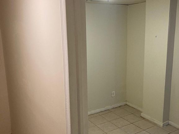5th image of 704 Long Ln Floor 1