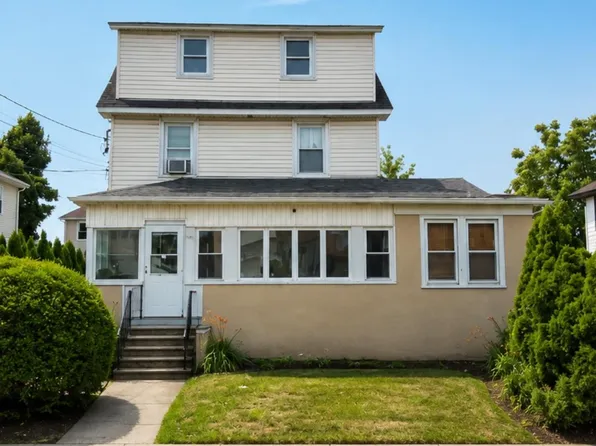 29 Loretta Street, Inwood, NY 11096