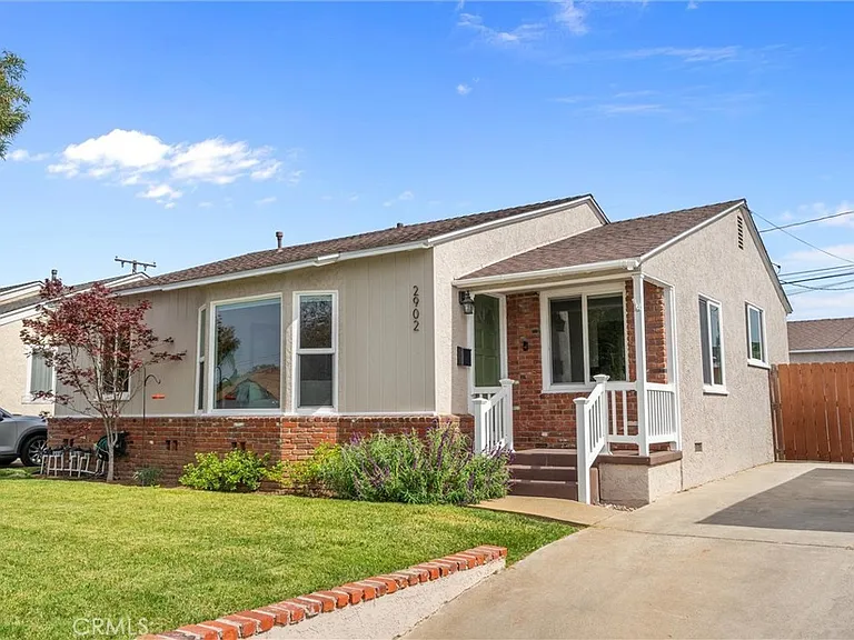 2902 Loomis St — Photo 1