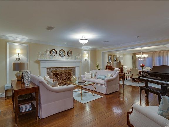 5th image of 2102 N Victoria Dr