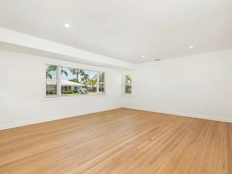 304 Wellesley Dr — Photo 6