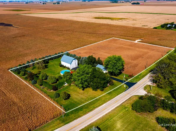 6165 E Sandwich Rd, Big Rock, IL 60511
