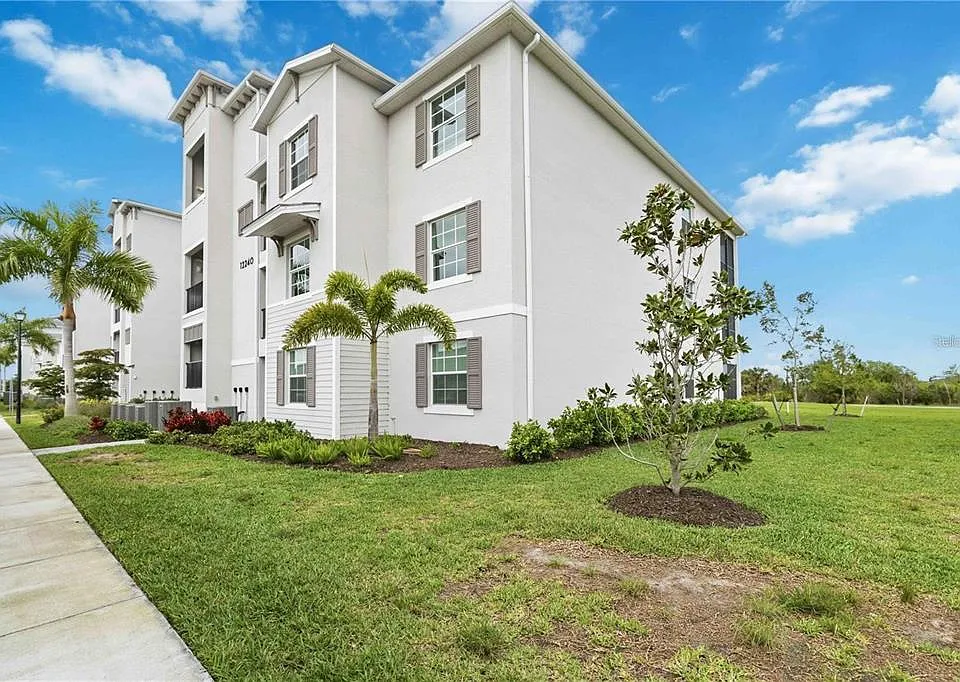 12240 Wellen Golf St #208