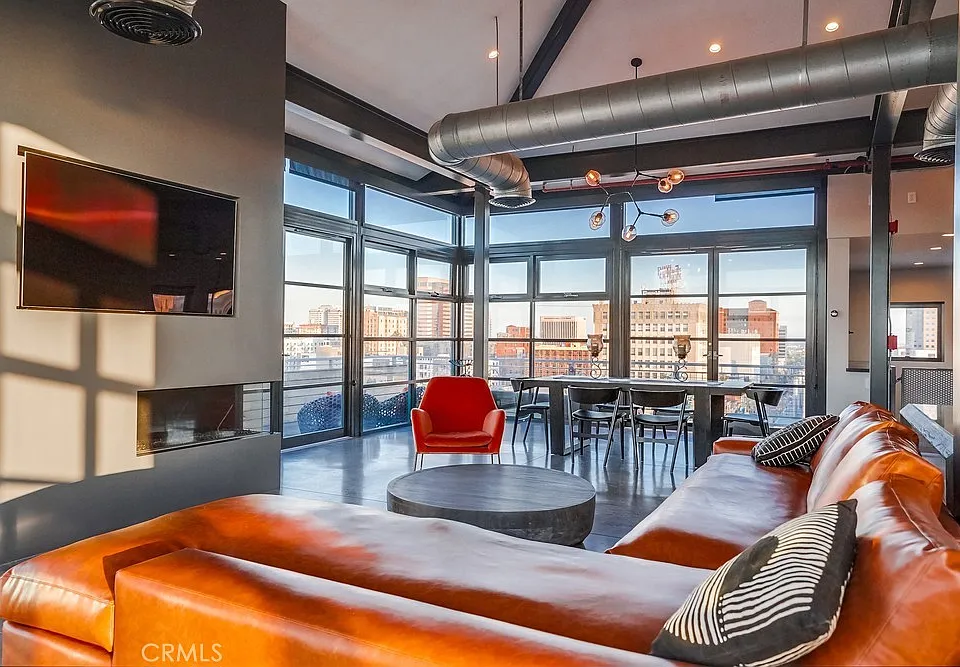 100 W 5th St #Penthouse 9B