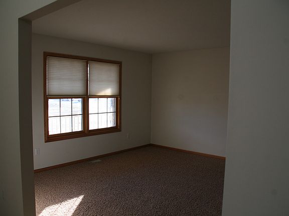 4th image of 2129 Willow Brook Dr