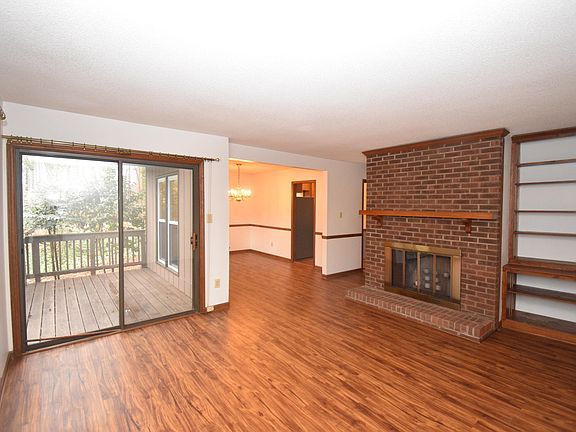 2nd image of 106 Bogue Ct