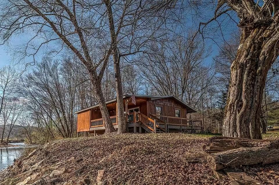 1st image of 141 Mountain Rivers Rd