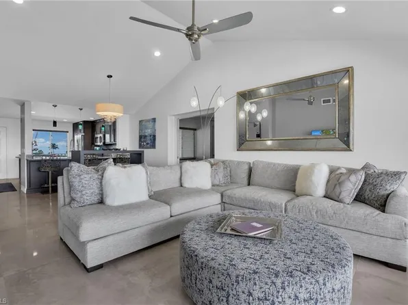 10684 Gulf Shore Dr #B-302, Naples, FL 34108