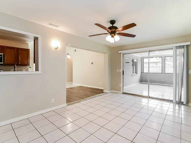 724 Iowa Woods Cir E — Photo 8