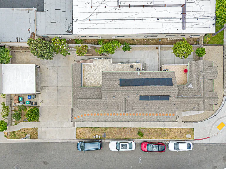 2400 W Commonwealth Ave #B — Photo 7