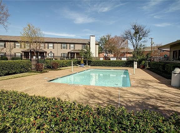 2nd image of 6451 Bordeaux Ave #6451