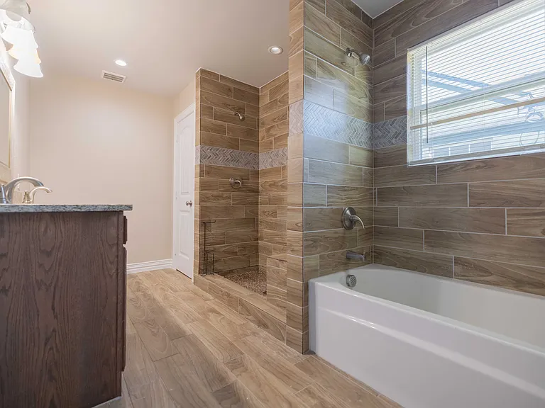 1126 Wilbur St — Photo 9