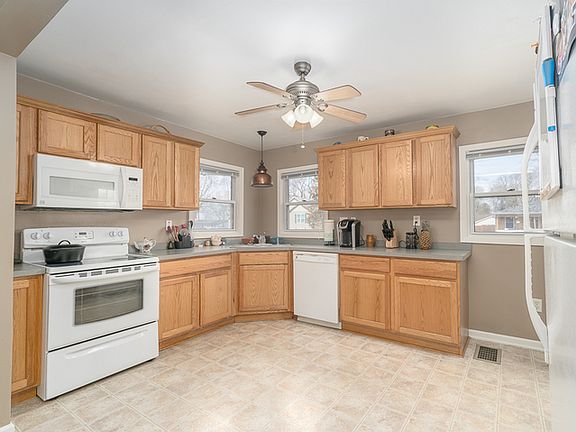 4th image of 415 W Oak St