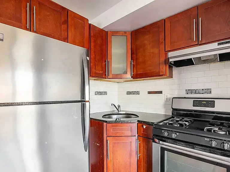 1086 Broadway #501 — Photo 4